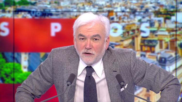 l_e_dito_de_pascal_praud_c8_ferme_e_censure_a_ge_ome_trie_variable_67b834ca1fd2e